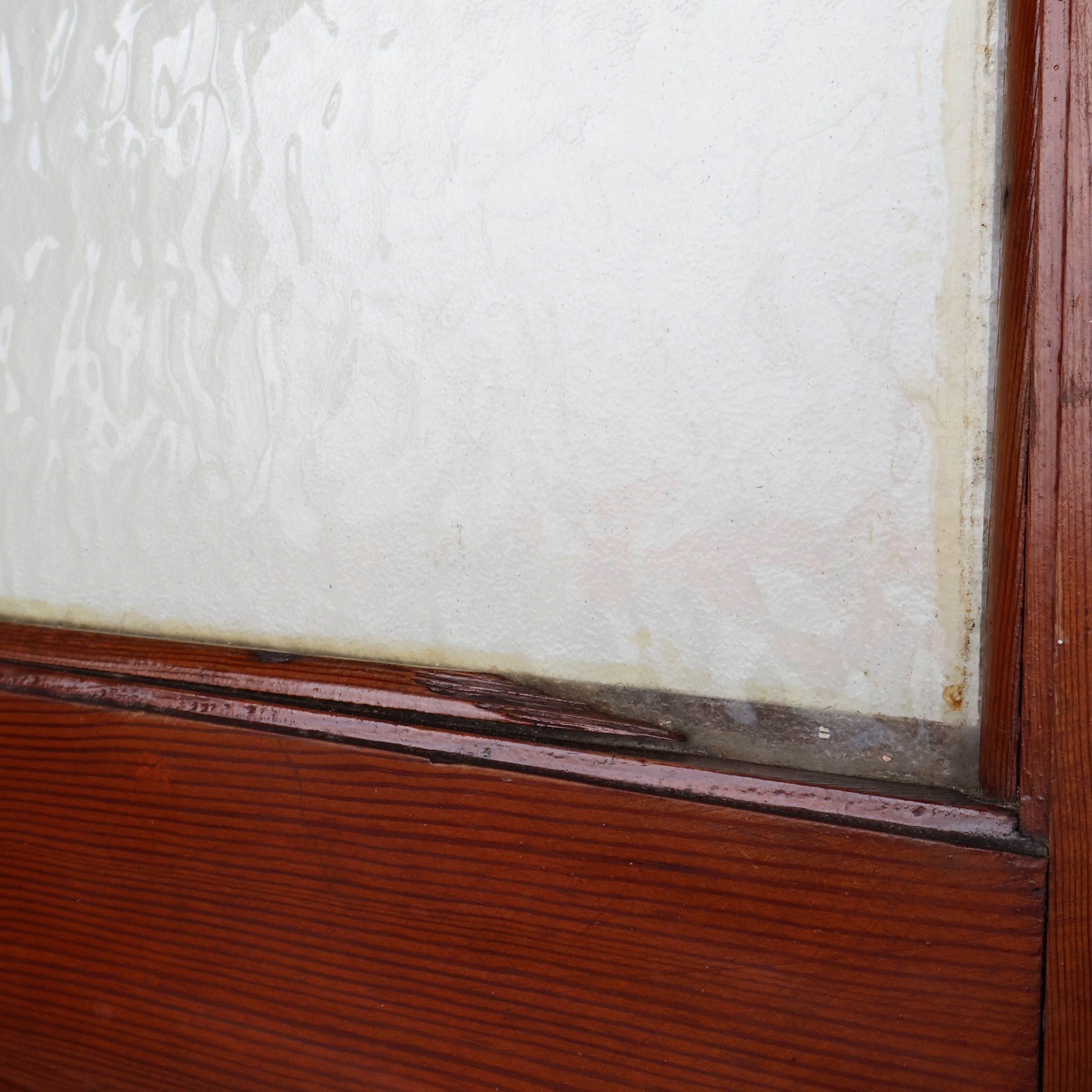 小ぶりなガラスドア / do-51097